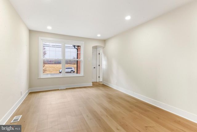 550 CHEWS LANDING RD, Sicklerville, NJ 08081