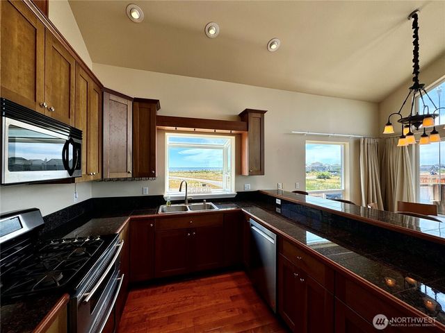 1472 Trade Wind Avenue SW, Ocean Shores, WA 98569