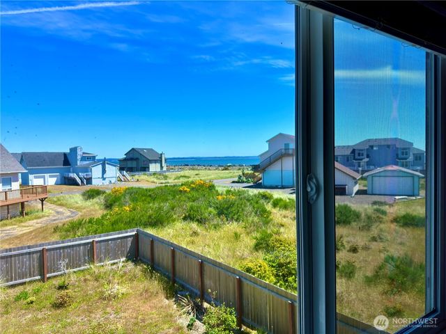 1472 Trade Wind Avenue SW, Ocean Shores, WA 98569