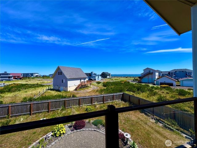 1472 Trade Wind Avenue SW, Ocean Shores, WA 98569