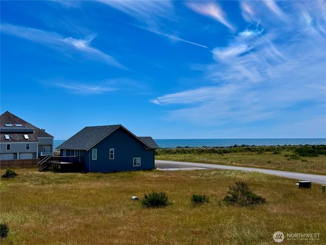 1472 Trade Wind Avenue SW, Ocean Shores, WA 98569