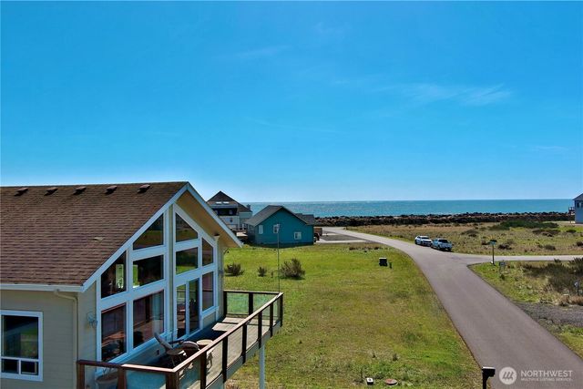 1472 Trade Wind Avenue SW, Ocean Shores, WA 98569