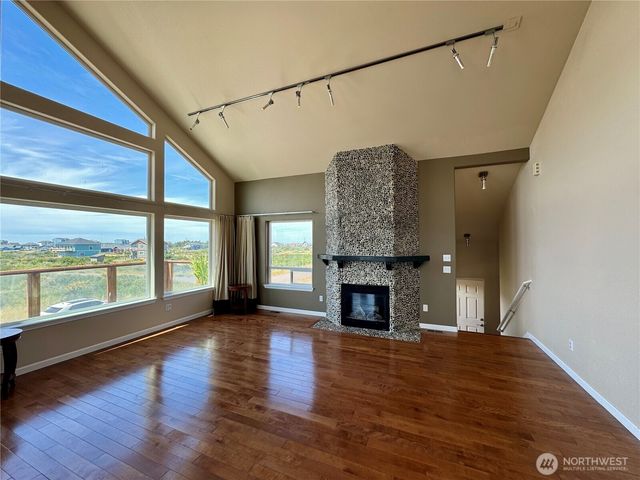 1472 Trade Wind Avenue SW, Ocean Shores, WA 98569