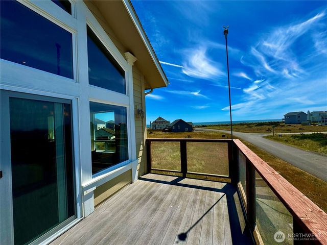 1472 Trade Wind Avenue SW, Ocean Shores, WA 98569