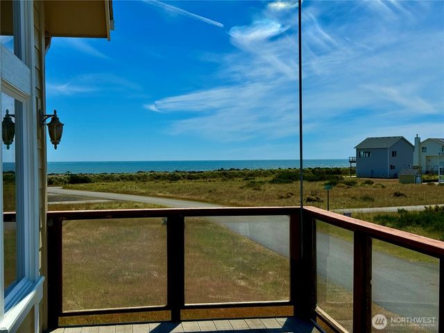 1472 Trade Wind Avenue SW, Ocean Shores, WA 98569