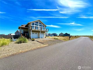 1472 Trade Wind Avenue SW, Ocean Shores, WA 98569