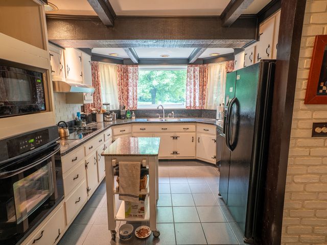 410 SHOREHAVEN Drive, Erie, PA 16505