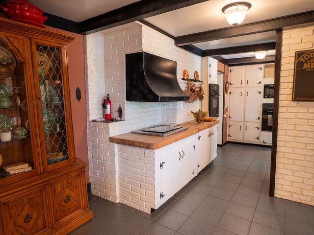 410 SHOREHAVEN Drive, Erie, PA 16505
