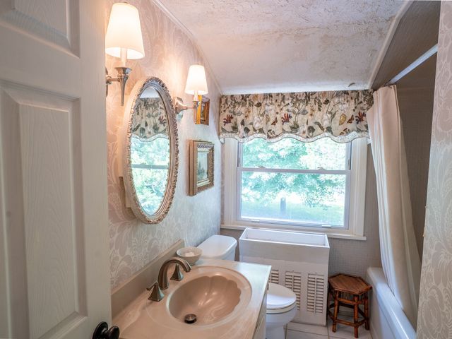 410 SHOREHAVEN Drive, Erie, PA 16505