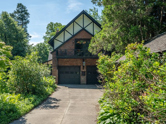 410 SHOREHAVEN Drive, Erie, PA 16505