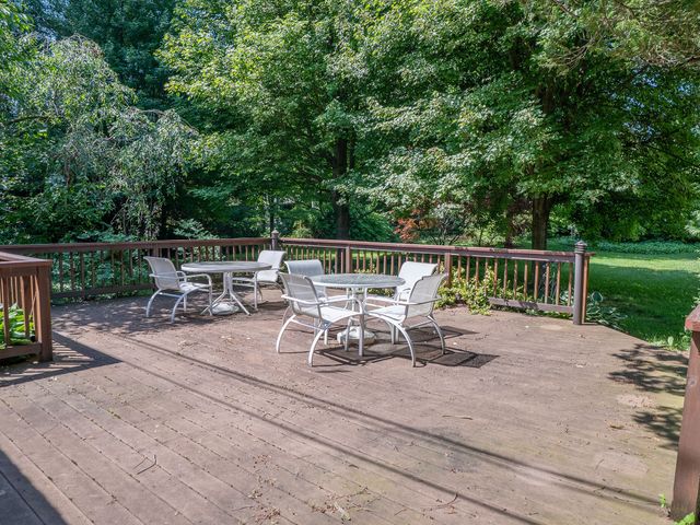 410 SHOREHAVEN Drive, Erie, PA 16505