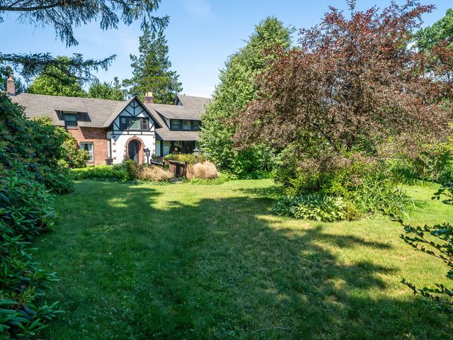 410 SHOREHAVEN Drive, Erie, PA 16505