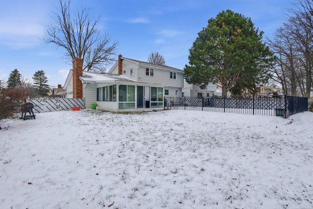 1828 Kennelworth Road, Port Huron, MI 48060