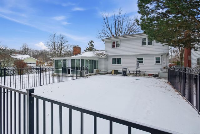 1828 Kennelworth Road, Port Huron, MI 48060