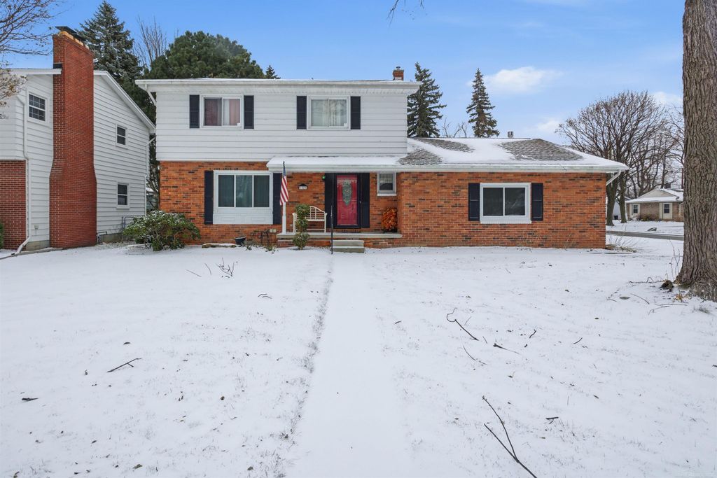 1828 Kennelworth Road, Port Huron, MI 48060