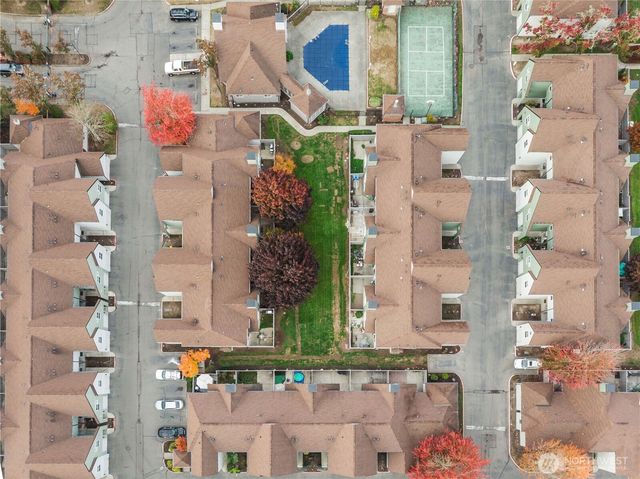 23907 S 67th Place S #C102, Kent, WA 98032