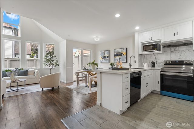 23907 S 67th Place S #C102, Kent, WA 98032