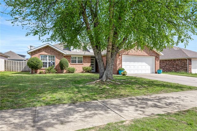 3900 SW Carriageway Avenue, Bentonville, AR 72712