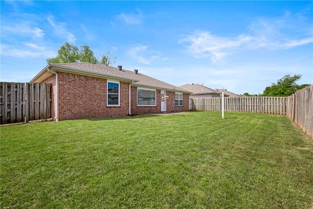 3900 SW Carriageway Avenue, Bentonville, AR 72712
