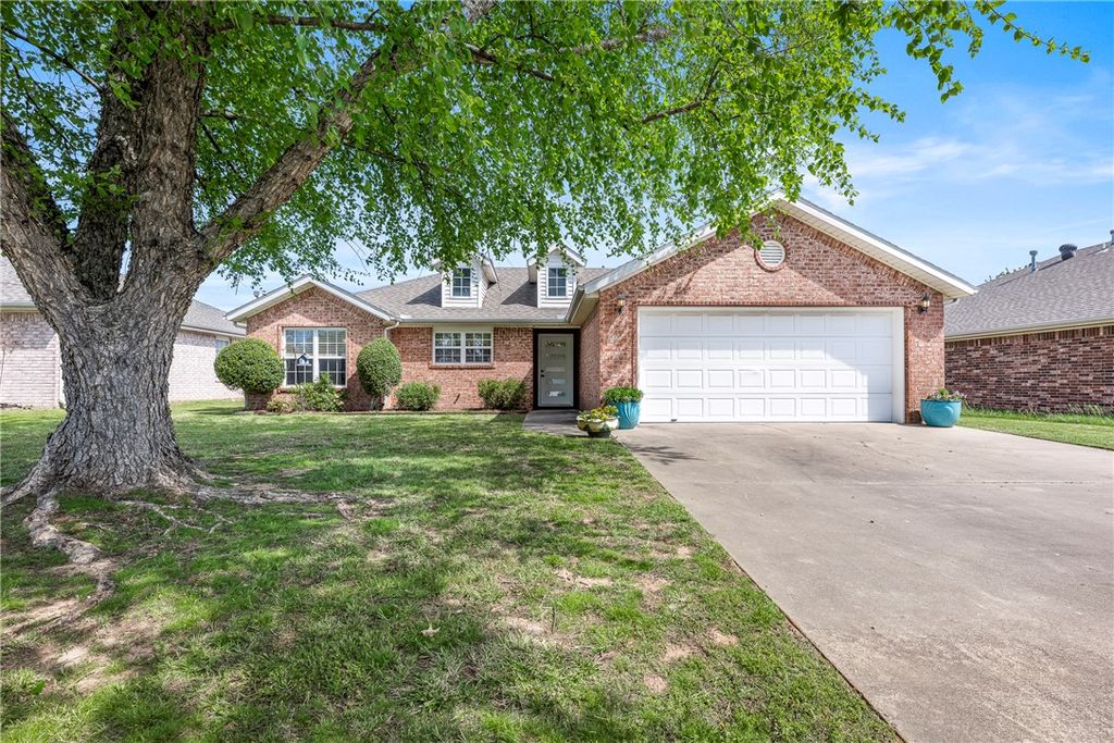 3900 SW Carriageway Avenue, Bentonville, AR 72712