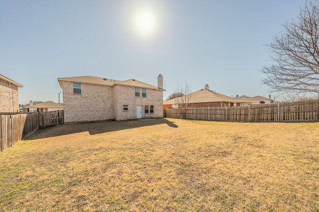 2032 Hopi Trail, Grand Prairie, TX 75052