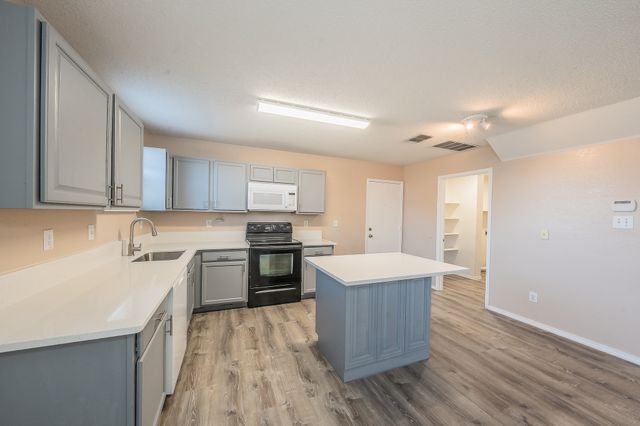 2032 Hopi Trail, Grand Prairie, TX 75052