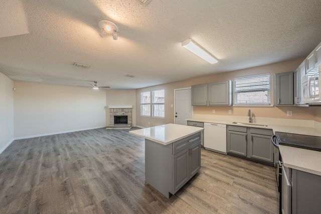 2032 Hopi Trail, Grand Prairie, TX 75052