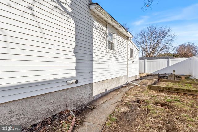 111 THOMPSON ST, Burlington, NJ 08016