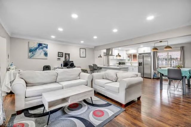 523 Jeannette Drive, Richmond Heights, OH 44143