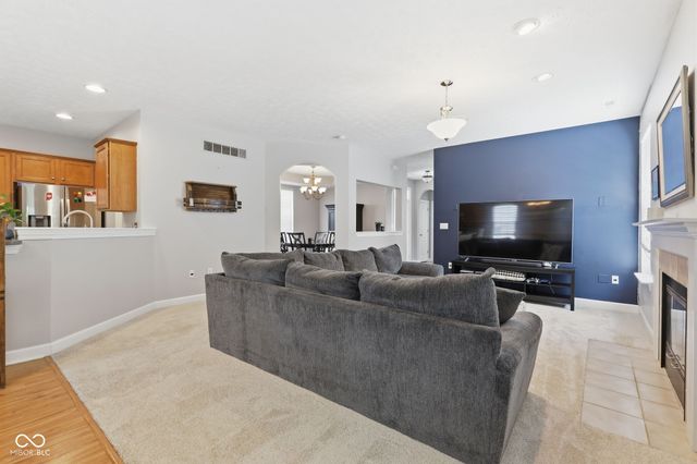 10929 Glazer Way, Fishers, IN 46038