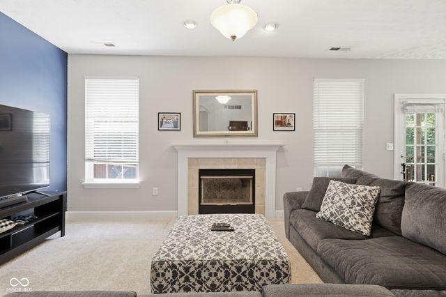 10929 Glazer Way, Fishers, IN 46038