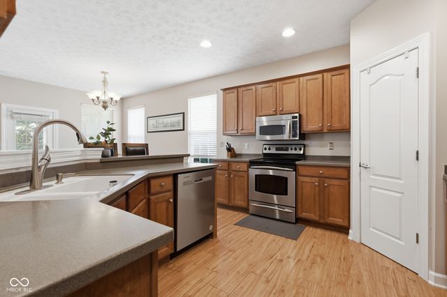 10929 Glazer Way, Fishers, IN 46038