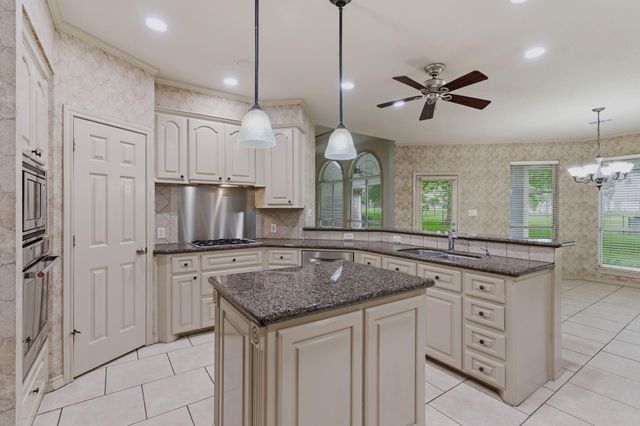 89 La Mirada Drive, Montgomery, TX 77356