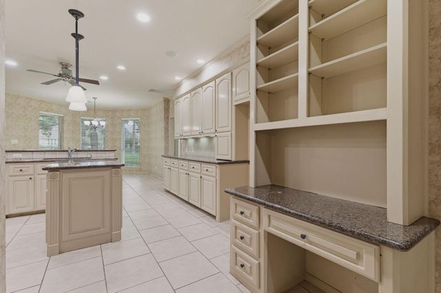 89 La Mirada Drive, Montgomery, TX 77356