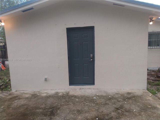 980 NW 109th St B-REAR, Miami, FL 33168