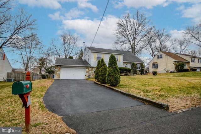 220 HAMPSHIRE DR, Chalfont, PA 18914