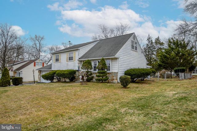 220 HAMPSHIRE DR, Chalfont, PA 18914