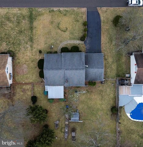 220 HAMPSHIRE DR, Chalfont, PA 18914