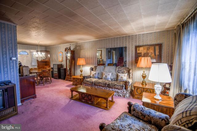 220 HAMPSHIRE DR, Chalfont, PA 18914