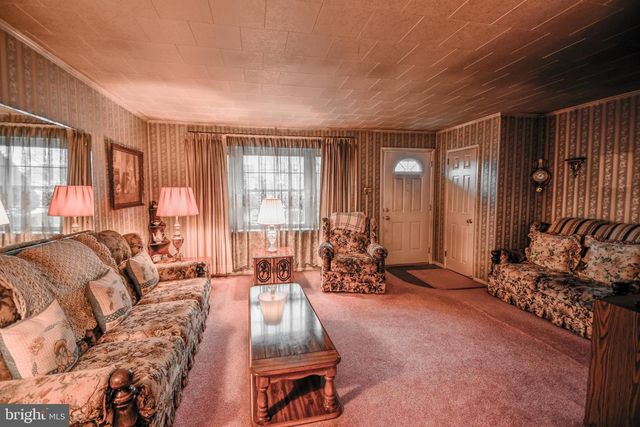 220 HAMPSHIRE DR, Chalfont, PA 18914