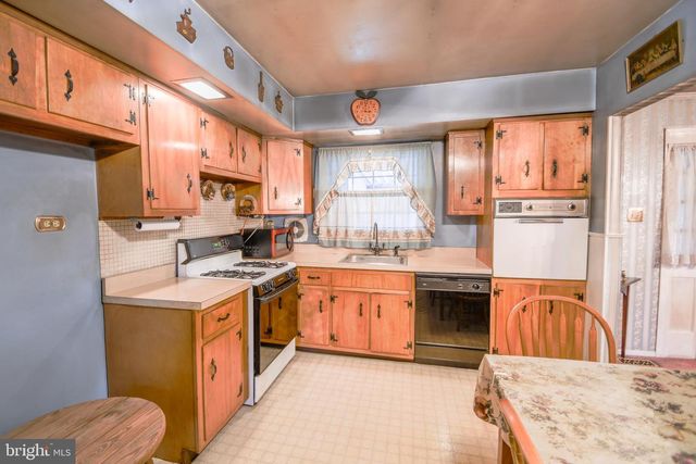 220 HAMPSHIRE DR, Chalfont, PA 18914