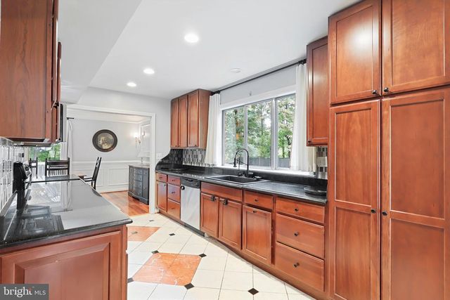 11202 WEDGE DR, Reston, VA 20190