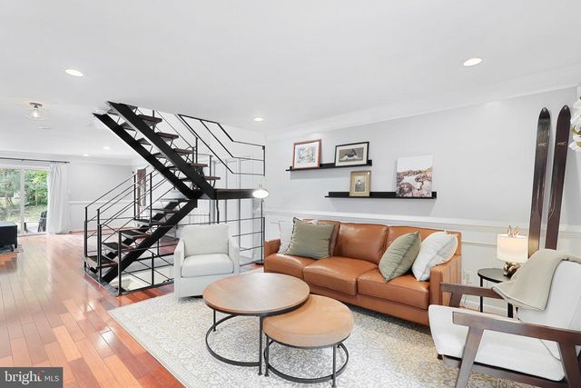 11202 WEDGE DR, Reston, VA 20190