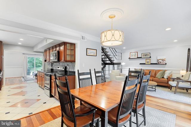 11202 WEDGE DR, Reston, VA 20190