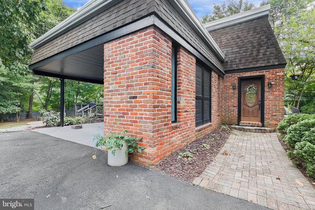11202 WEDGE DR, Reston, VA 20190