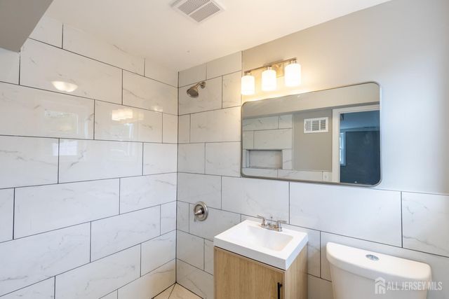 29-31 Glenn Drive 1, Keasbey, NJ 08832