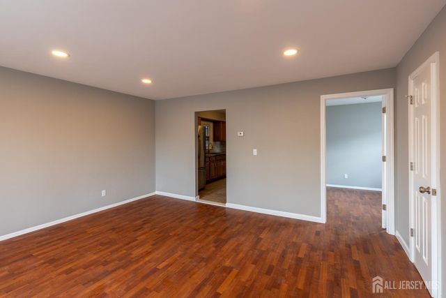29-31 Glenn Drive 1, Keasbey, NJ 08832