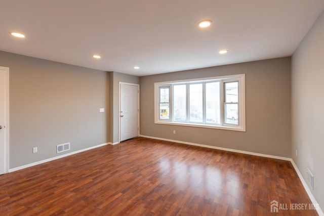 29-31 Glenn Drive 1, Keasbey, NJ 08832