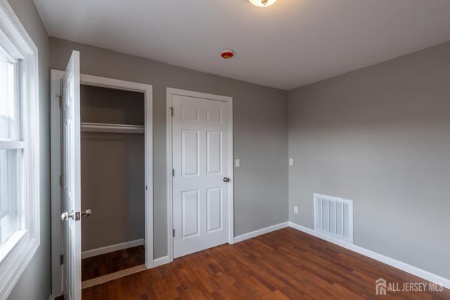 29-31 Glenn Drive 1, Keasbey, NJ 08832