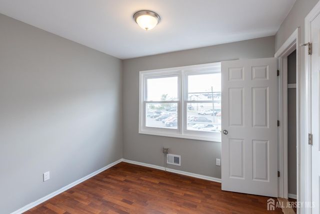 29-31 Glenn Drive 1, Keasbey, NJ 08832
